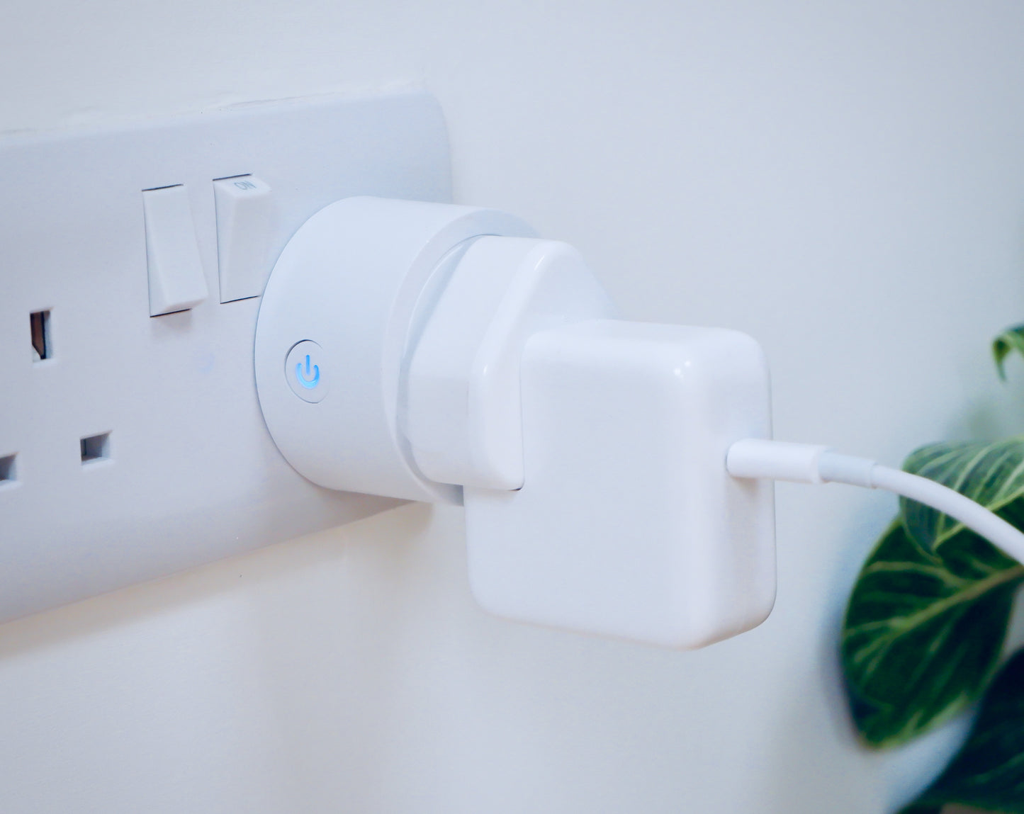 Smart Energy Monitoring Plug